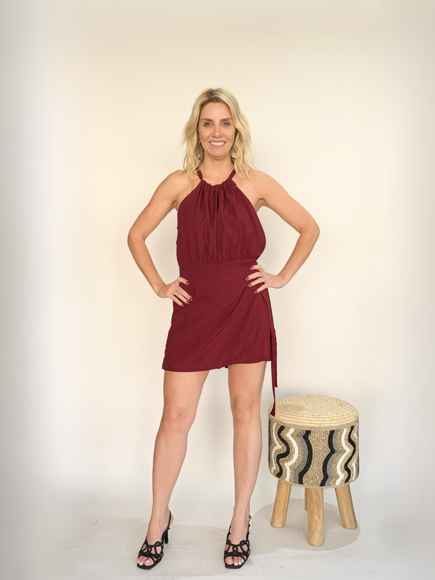 Enterito Alma falda short con amarre lateral color burdeo