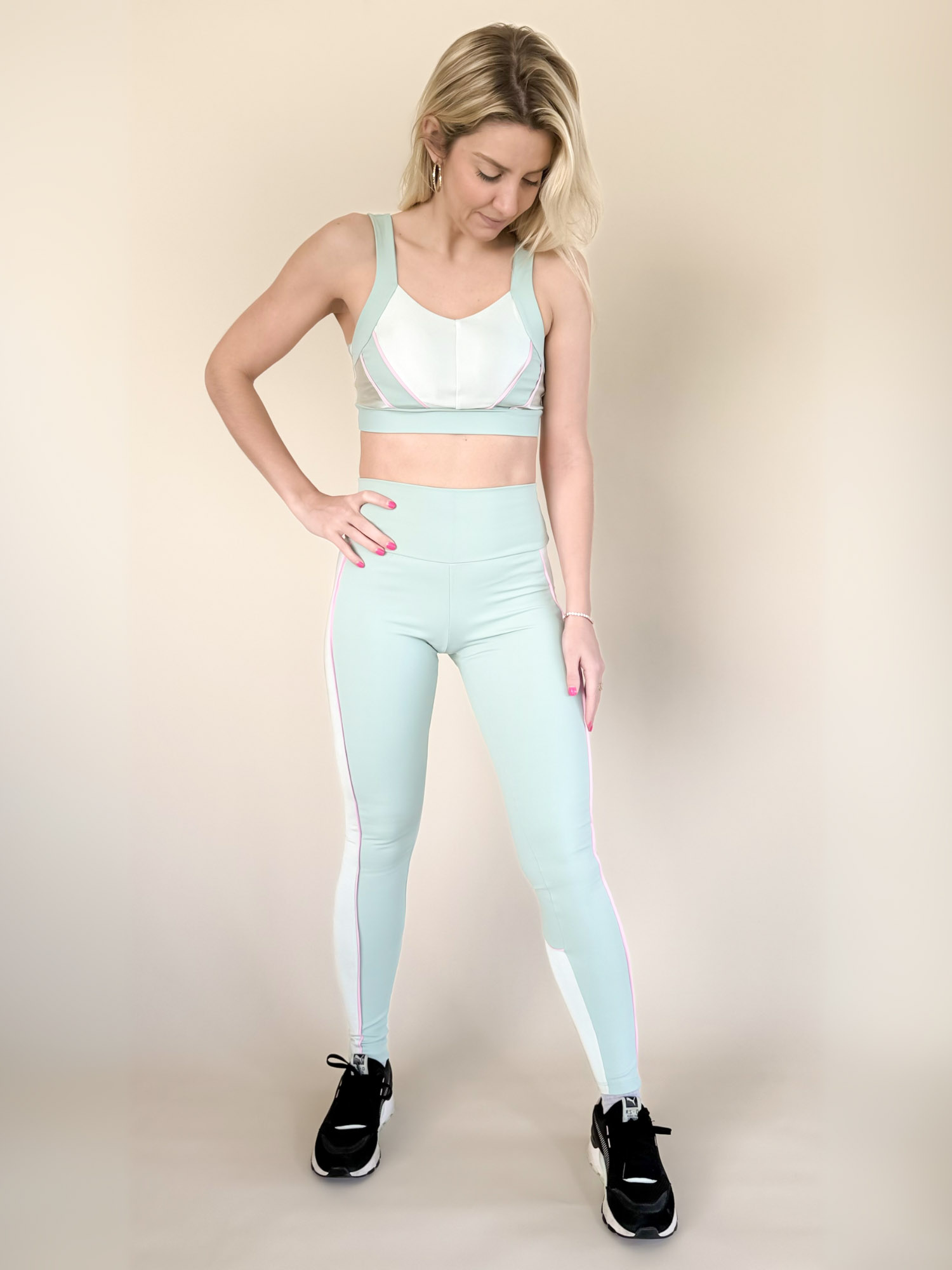 Conjunto mujer deporte Manly calza y top con recortes combinacion verdes