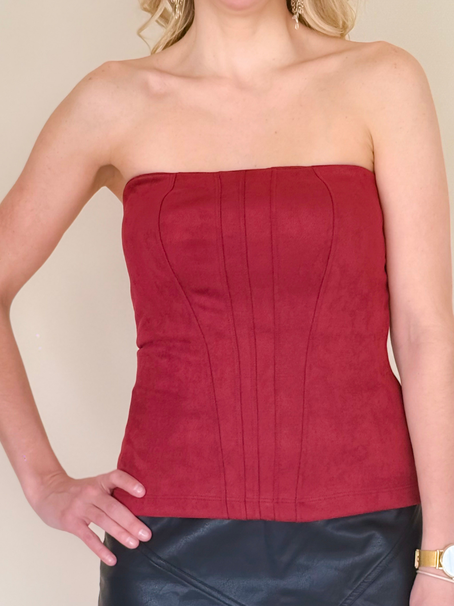 Top strapless gamuza cierre en espalda color burdeo