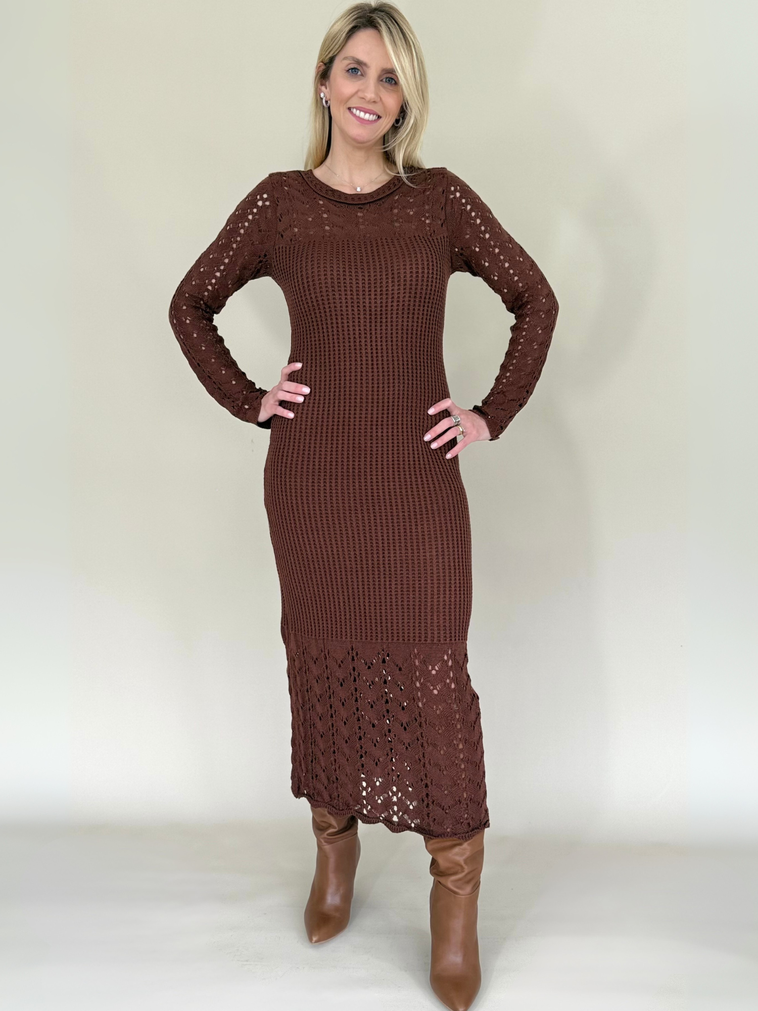 Vestido largo de tejido en punto mangas largas color café