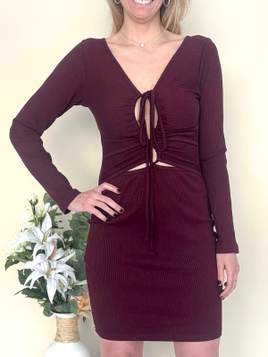 Vestido manga larga acanalado y ajustado con cordon y fruncido en escote y cintura color burdeo