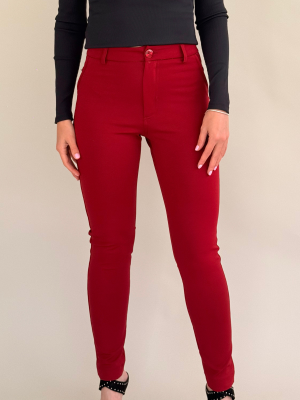 Pantalon Talisata tiro alto elasticado bolsillo trasero color burdeo