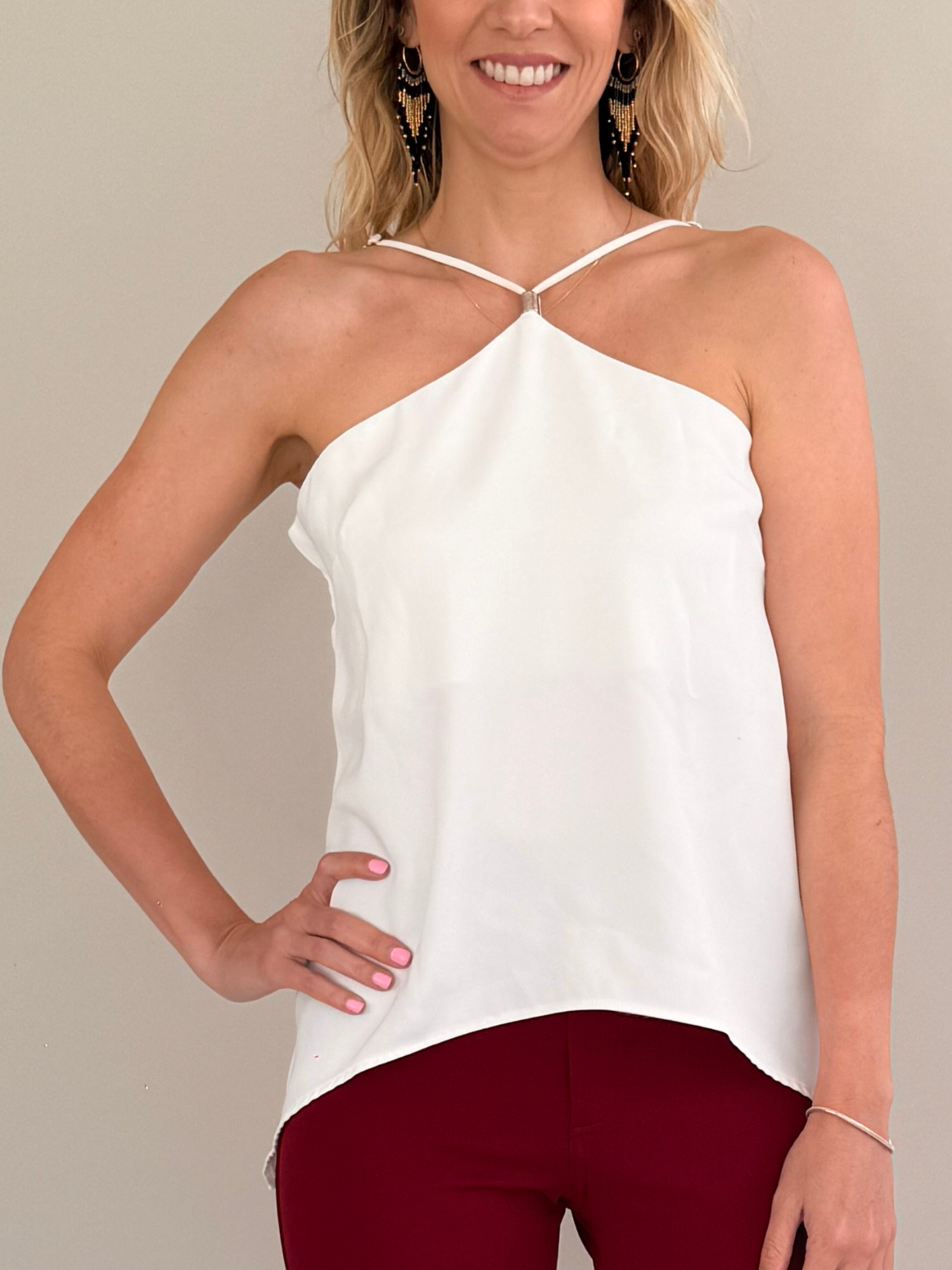 Polera Marian diseño en punta sin hombros con tirantes cruzados frente color blanca